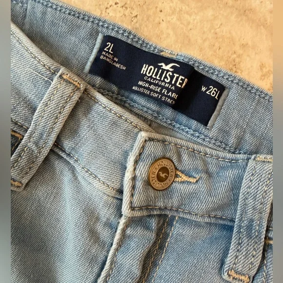 Hollister High-Rise Flare Light Wash Jeans with Embroidered Flowers Sz 2 Long - Picture 3 of 5